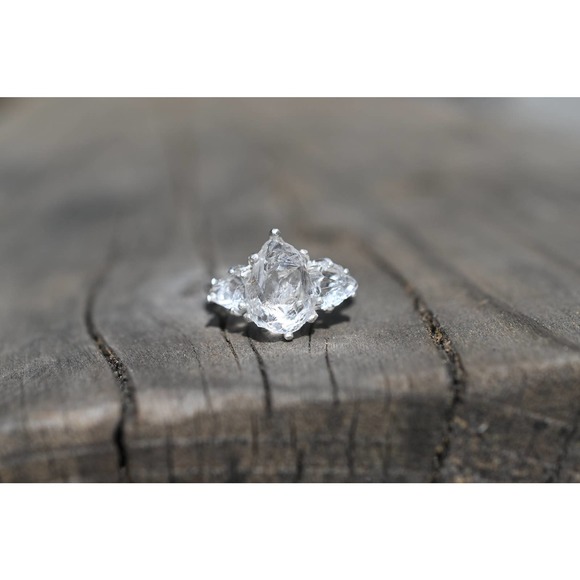 Engagement ring, raw stone ring, alternative engagement ring - Picture 4 of 5